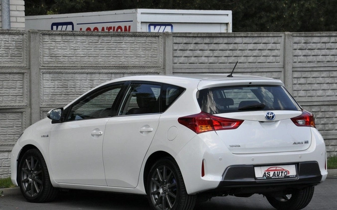 Toyota Auris cena 54900 przebieg: 102000, rok produkcji 2014 z Szczuczyn małe 781